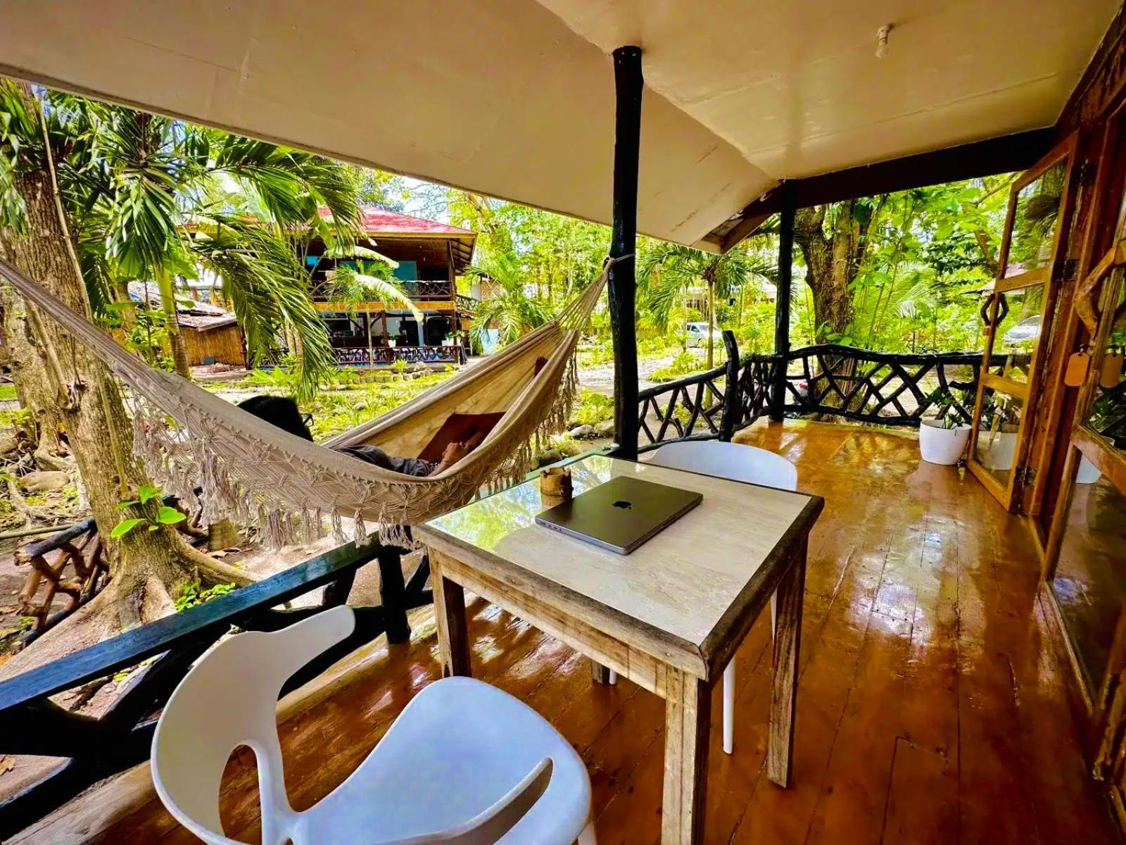 Playa Del Fuego Camiguin Beach Hostel & Resort マンバヤオ エクステリア 写真